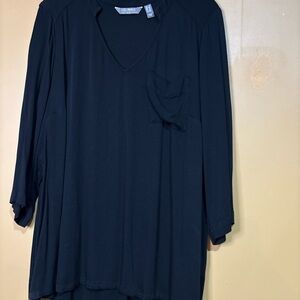 HC557. Lisa Rinna Black 1X, New without tags Stretch Woven Open-Neck Blouse